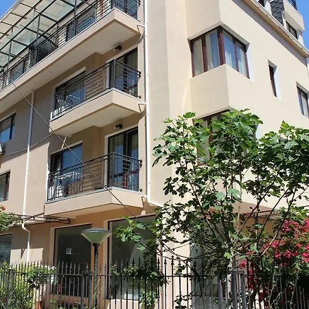 招待所 Flowers 4*