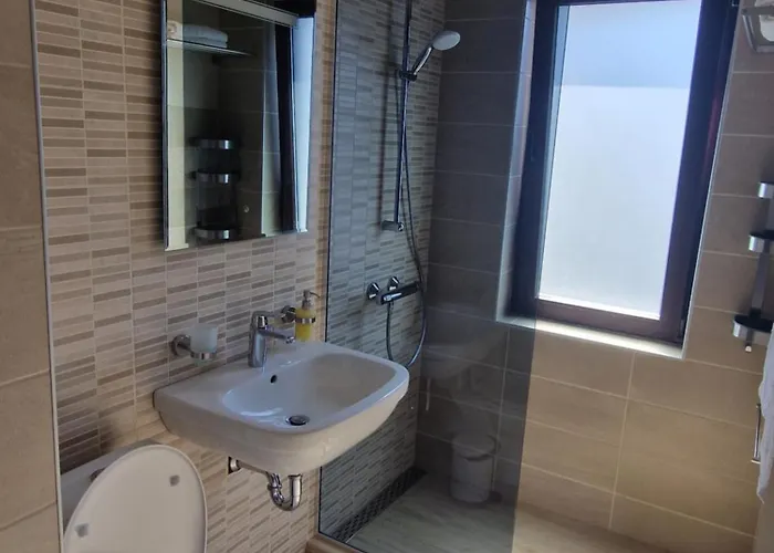 Flowers Gæstehus 4*