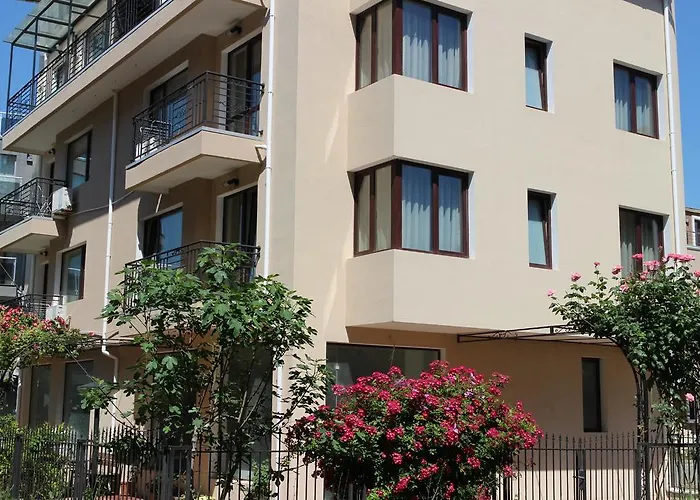 Flowers Gæstehus 4*